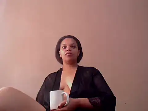 Snapshot of Lustfuleyez chatting on January 13, 6:27 am Lustfuleyez online show from January 13, 6:27 am