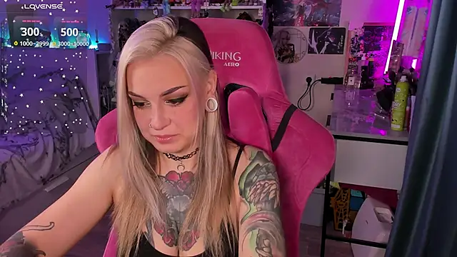 Snapshot of ChloeKohaku chatting on October 19, 4:02 am ChloeKohaku online show from October 19, 4:02 am