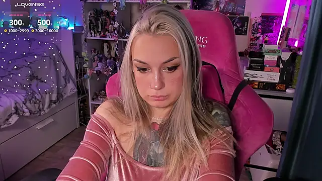 Snapshot of ChloeKohaku chatting on November 1, 5:31 am ChloeKohaku online show from November 1, 5:31 am