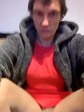 Snapshot of maciej chatting on December 5, 5:15 am maciej online show from December 5, 5:15 am