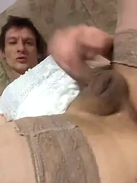 Snapshot of maciej chatting on December 7, 4:03 pm maciej online show from December 7, 4:03 pm