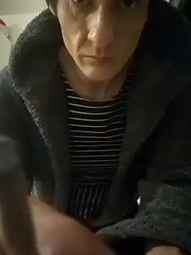 Snapshot of maciej chatting on December 11, 12:02 am maciej online show from December 11, 12:02 am