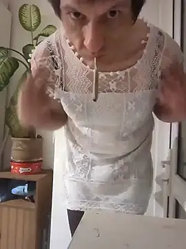 Snapshot of maciej chatting on December 11, 5:53 am maciej online show from December 11, 5:53 am