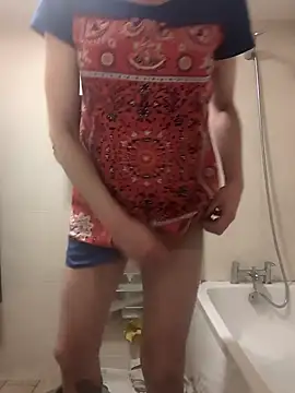 Snapshot of maciej chatting on December 12, 11:36 pm maciej online show from December 12, 11:36 pm