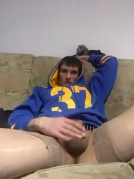 Snapshot of maciej chatting on December 16, 10:03 pm maciej online show from December 16, 10:03 pm