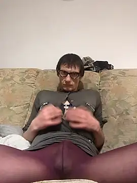 Snapshot of maciej chatting on December 18, 4:31 am maciej online show from December 18, 4:31 am