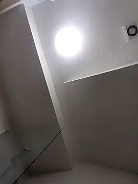 Snapshot of maciej chatting on March 23, 5:21 am maciej online show from March 23, 5:21 am