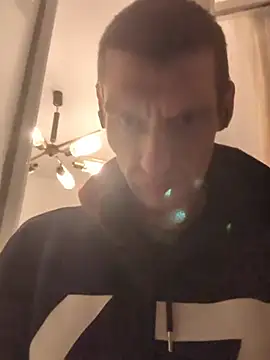 Snapshot of maciej chatting on December 13, 11:21 pm maciej online show from December 13, 11:21 pm