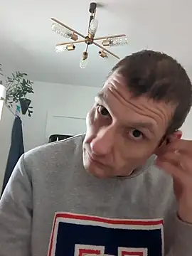 Snapshot of maciej chatting on December 14, 12:10 pm maciej online show from December 14, 12:10 pm