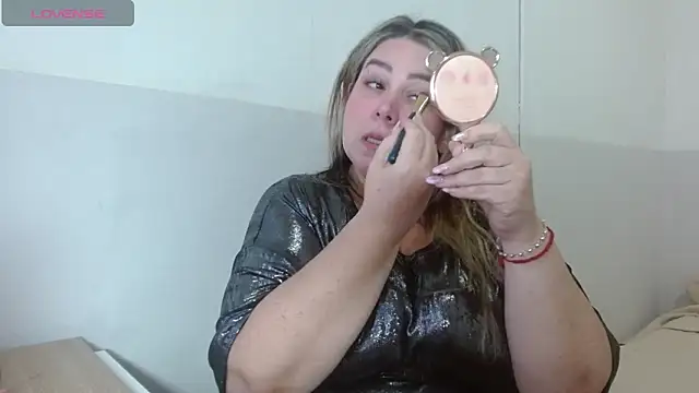 Snapshot of bella_savati chatting on September 18, 12:34 am bella savati online show from September 18, 12:34 am