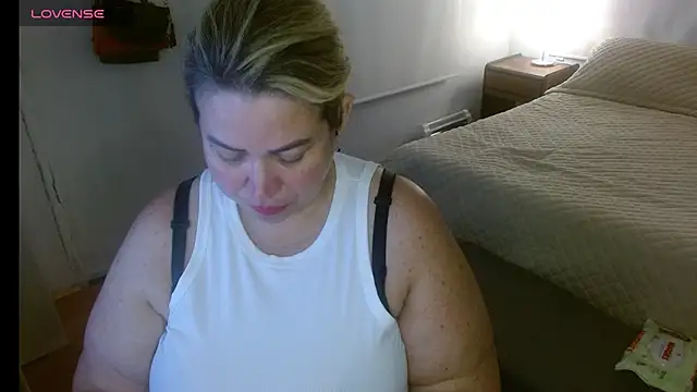 Snapshot of bella_savati chatting on November 2, 11:18 pm bella savati online show from November 2, 11:18 pm