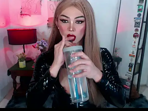 Snapshot of MagneticBeauty chatting on December 1, 8:03 pm MagneticBeauty online show from December 1, 8:03 pm