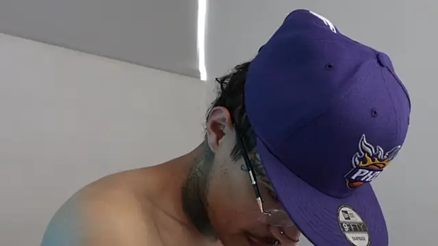 Snapshot of trieone chatting on December 2, 1:46 pm trieone online show from December 2, 1:46 pm