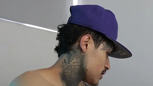 Snapshot of trieone chatting on December 10, 7:54 pm trieone online show from December 10, 7:54 pm