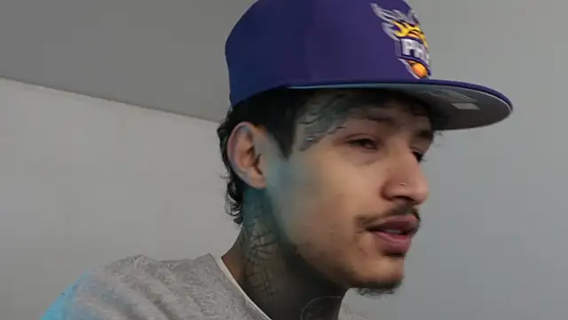 Snapshot of trieone chatting on December 11, 10:47 am trieone online show from December 11, 10:47 am