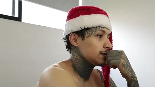 Snapshot of trieone chatting on December 24, 9:55 pm trieone online show from December 24, 9:55 pm