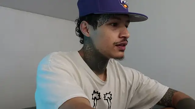 Snapshot of trieone chatting on January 1, 5:54 am trieone online show from January 1, 5:54 am