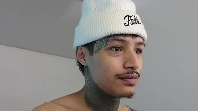 Snapshot of trieone chatting on January 30, 2:15 pm trieone online show from January 30, 2:15 pm