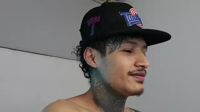 Snapshot of trieone chatting on February 10, 4:19 am trieone online show from February 10, 4:19 am