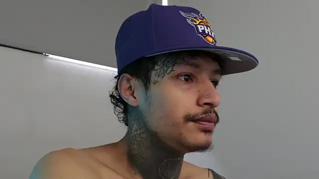 Snapshot of trieone chatting on February 28, 5:26 pm trieone online show from February 28, 5:26 pm