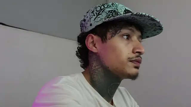 Snapshot of trieone chatting on March 6, 4:19 am trieone online show from March 6, 4:19 am