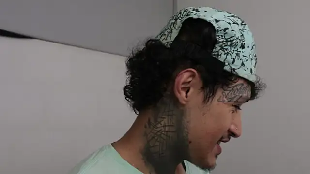 Snapshot of trieone chatting on March 20, 2:19 am trieone online show from March 20, 2:19 am