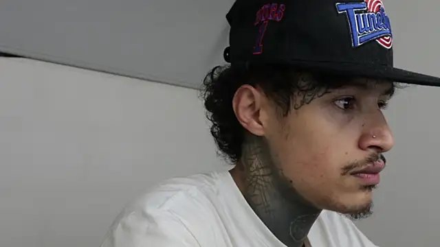 Snapshot of trieone chatting on March 22, 4:14 am trieone online show from March 22, 4:14 am