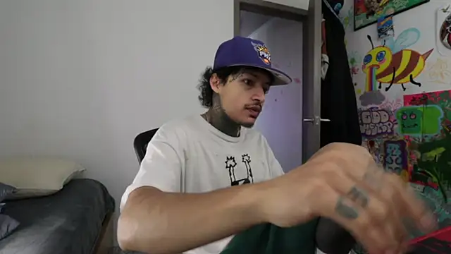 Snapshot of trieone chatting on September 11, 2:17 pm trieone online show from September 11, 2:17 pm