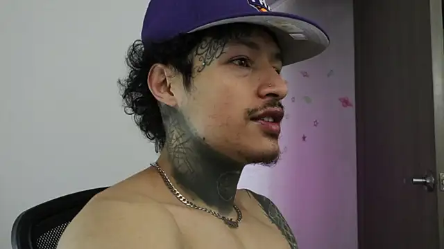 Snapshot of trieone chatting on September 17, 2:41 pm trieone online show from September 17, 2:41 pm