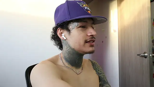 Snapshot of trieone chatting on September 23, 11:02 am trieone online show from September 23, 11:02 am