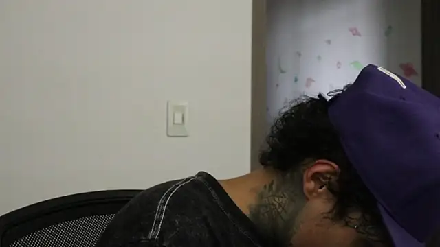 Snapshot of trieone chatting on October 1, 8:59 pm trieone online show from October 1, 8:59 pm