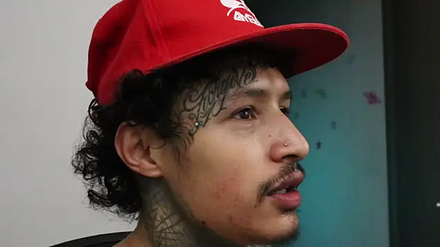 Snapshot of trieone chatting on October 3, 12:51 am trieone online show from October 3, 12:51 am