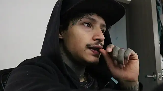 Snapshot of trieone chatting on October 12, 9:47 pm trieone online show from October 12, 9:47 pm