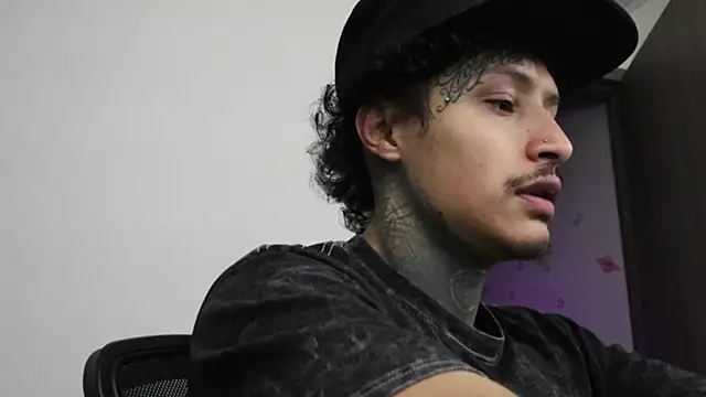 Snapshot of trieone chatting on October 14, 10:54 pm trieone online show from October 14, 10:54 pm