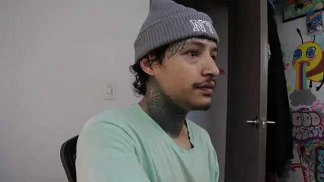 Snapshot of trieone chatting on December 2, 11:15 am trieone online show from December 2, 11:15 am