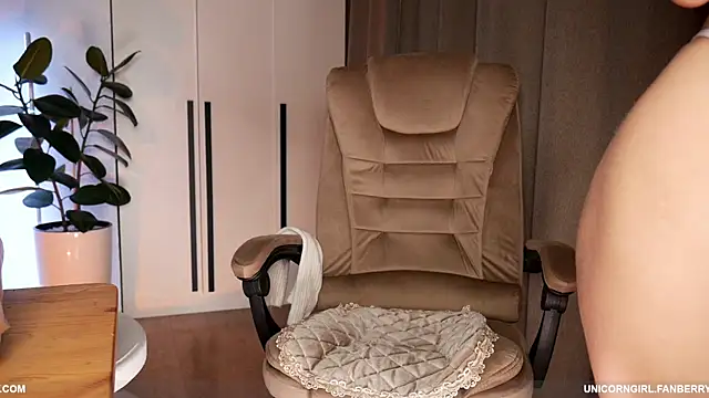 alicebalij online show from November 3, 6:31 pm