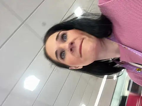 lolabunny9 online show from February 5, 6:37 pm