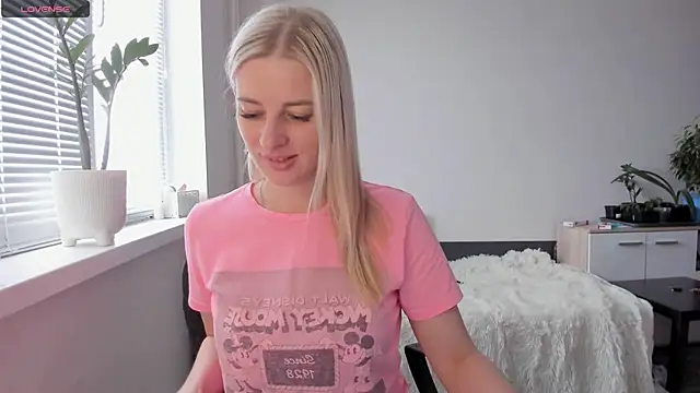 Snapshot of HILT_ON chatting on February 27, 8:39 am HILT ON online show from February 27, 8:39 am