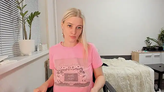 Snapshot of HILT_ON chatting on February 28, 3:15 am HILT ON online show from February 28, 3:15 am