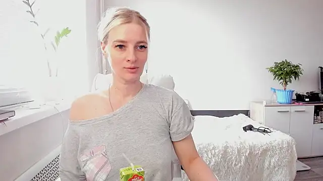 Snapshot of HILT_ON chatting on March 21, 4:06 am HILT ON online show from March 21, 4:06 am