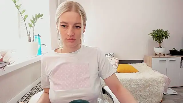 Snapshot of HILT_ON chatting on March 22, 10:17 am HILT ON online show from March 22, 10:17 am