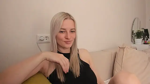 Snapshot of HILT_ON chatting on September 21, 3:52 am HILT ON online show from September 21, 3:52 am