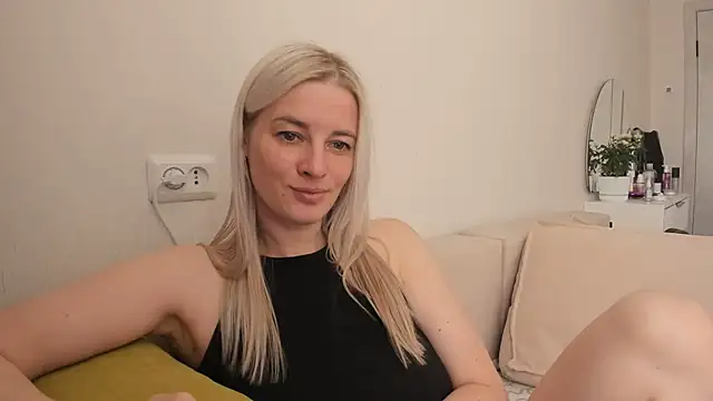 Snapshot of HILT_ON chatting on September 23, 3:31 am HILT ON online show from September 23, 3:31 am