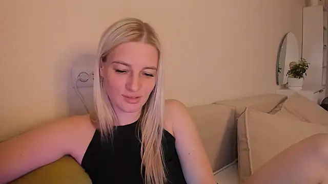 Snapshot of HILT_ON chatting on October 12, 11:20 am HILT ON online show from October 12, 11:20 am