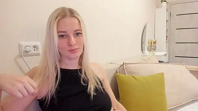 Snapshot of HILT_ON chatting on October 29, 3:20 am HILT ON online show from October 29, 3:20 am