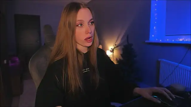 Snapshot of Rachel_Ro chatting on December 15, 6:48 pm Rachel Ro online show from December 15, 6:48 pm