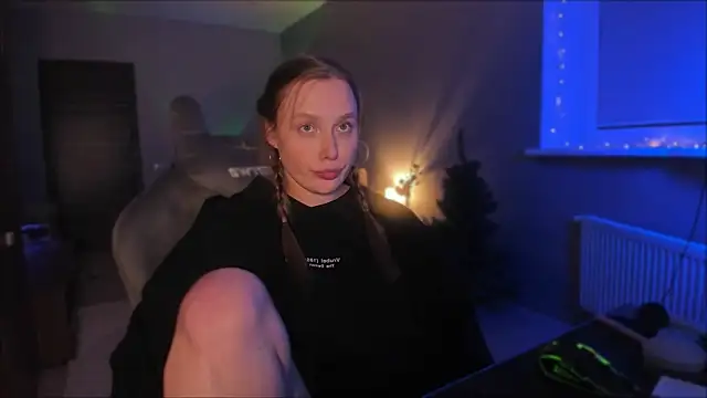 Snapshot of Rachel_Ro chatting on December 18, 2:10 am Rachel Ro online show from December 18, 2:10 am