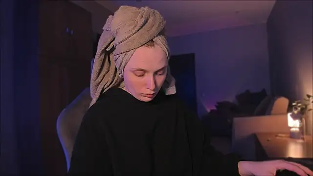 Snapshot of Rachel_Ro chatting on December 21, 6:12 pm Rachel Ro online show from December 21, 6:12 pm