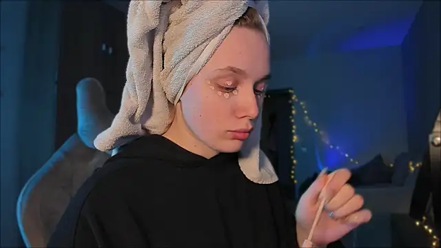 Snapshot of Rachel_Ro chatting on January 22, 10:18 am Rachel Ro online show from January 22, 10:18 am