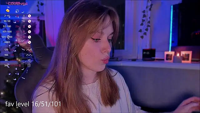 Snapshot of Rachel_Ro chatting on December 15, 5:50 pm Rachel Ro online show from December 15, 5:50 pm